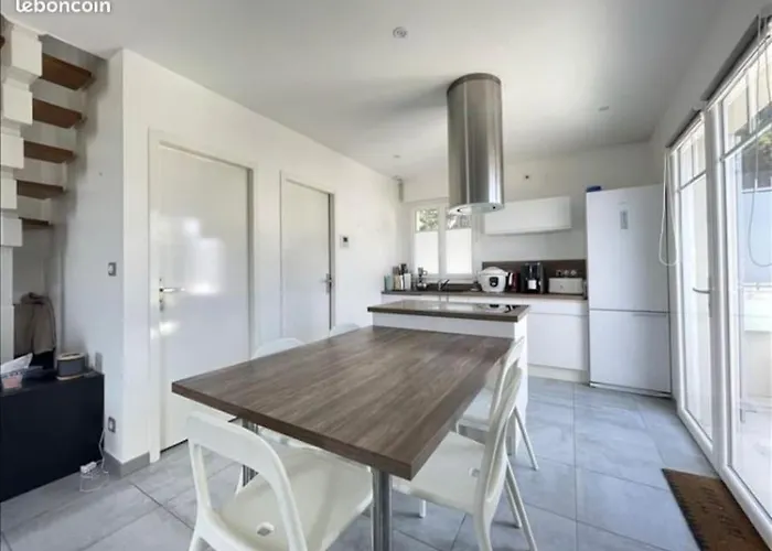 Pavillon 50 M² Avec Terrasse Сasa de vacaciones